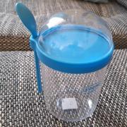 új,500ml-es fedeles bögre kanállal