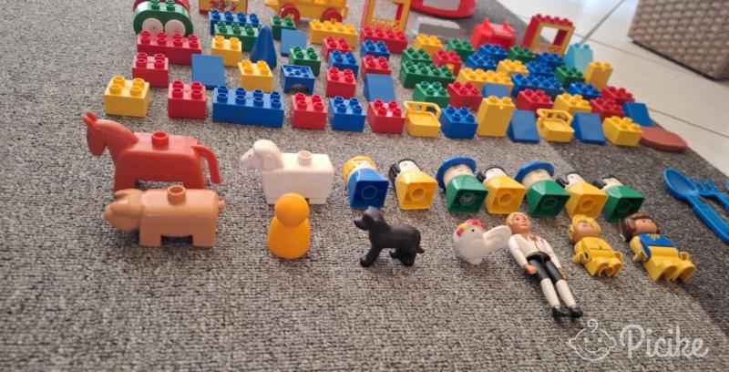 Lego Duplo sok figurával