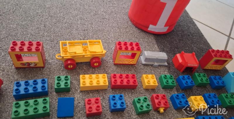 Lego Duplo sok figurával