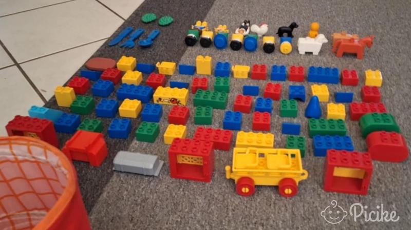 Lego Duplo sok figurával