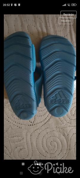 Adidas szandál 29es