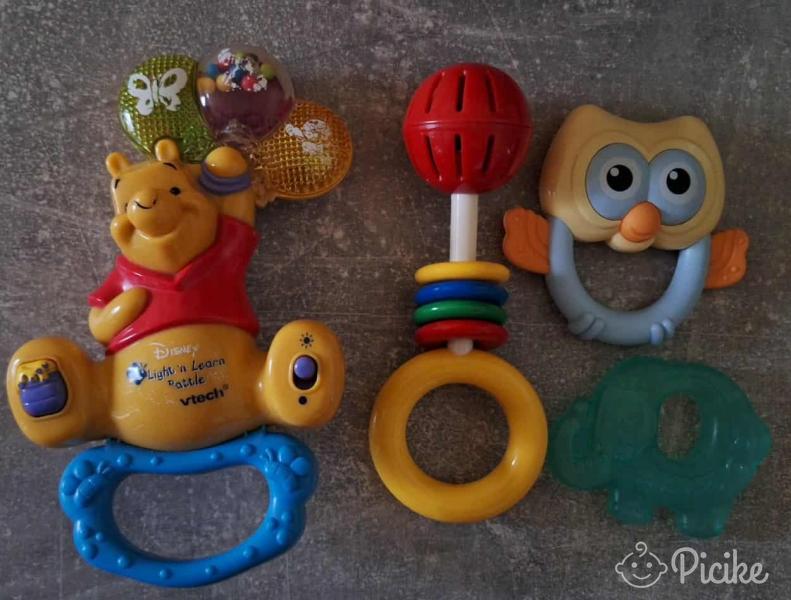 csörgők(zenélő is),rágókák,egyben ennyi