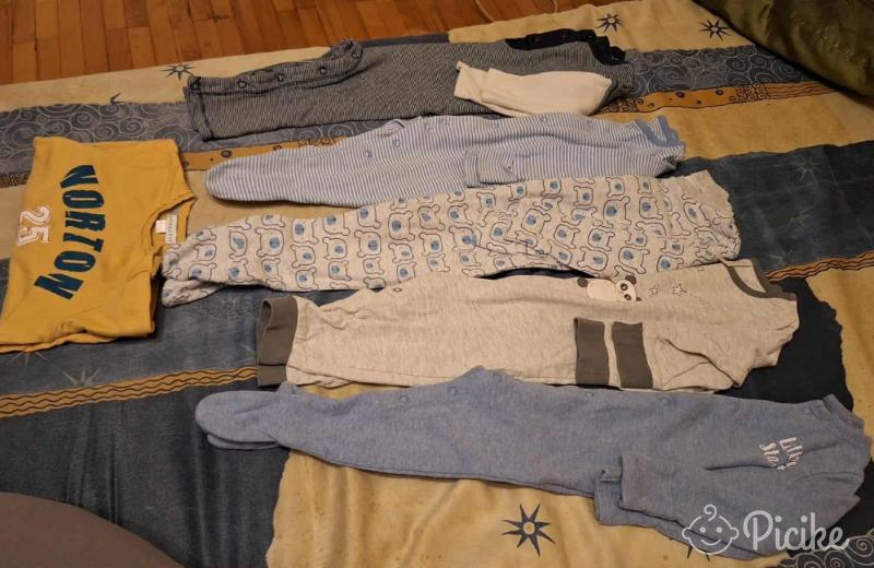 6/9hónapos kisfiúra hosszúujjú rugik,csomagár!