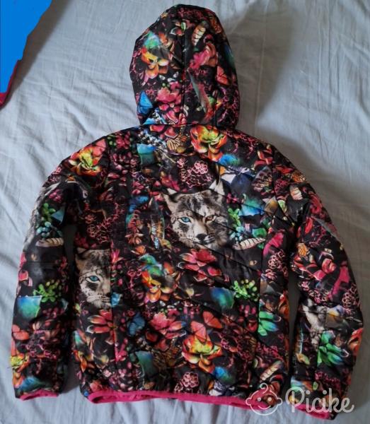 nagyon szép mintás dzseki,146os