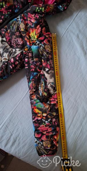 nagyon szép mintás dzseki,146os