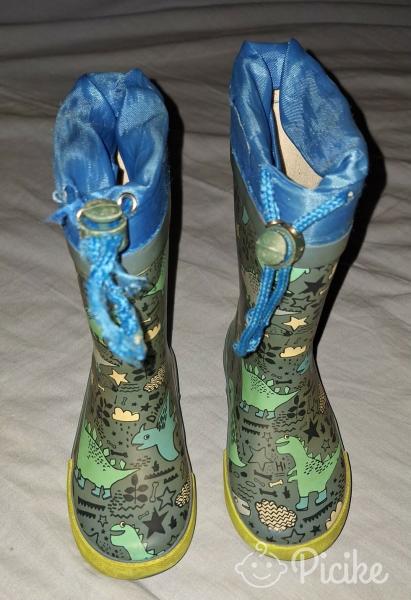 dínós gumicsizma,Cortina