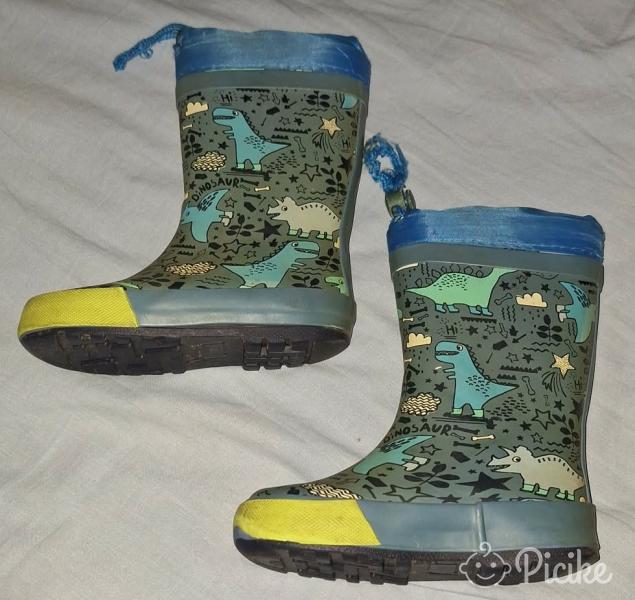 dínós gumicsizma,Cortina