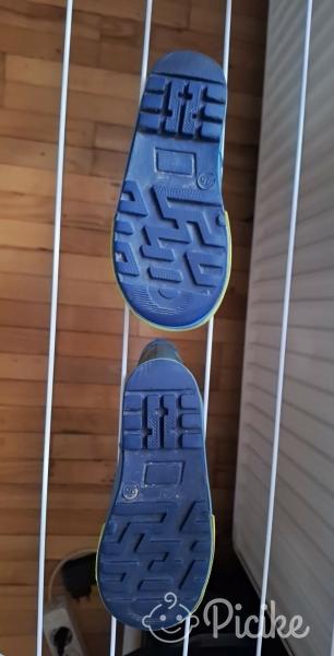 dínós gumicsizma,Cortina