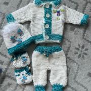 Kötött babaruha szett