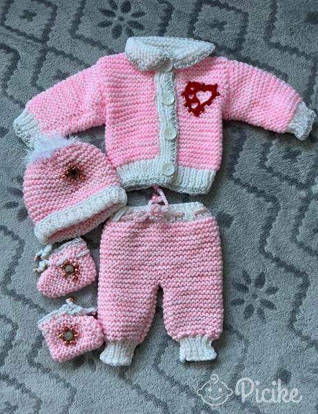 Kötött babaruha szett