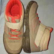 33as Ouechua magasszárú cipő