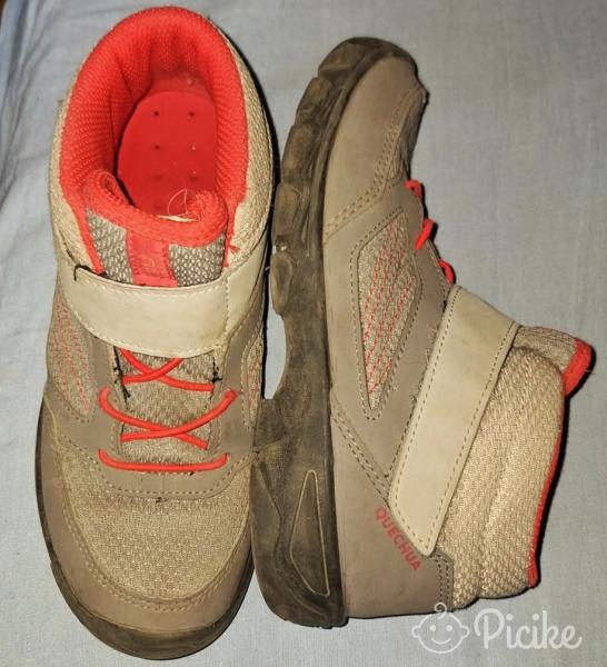 33as Ouechua magasszárú cipő