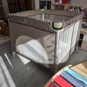 Touragoo utazó járóka matraccal 90x90 cm