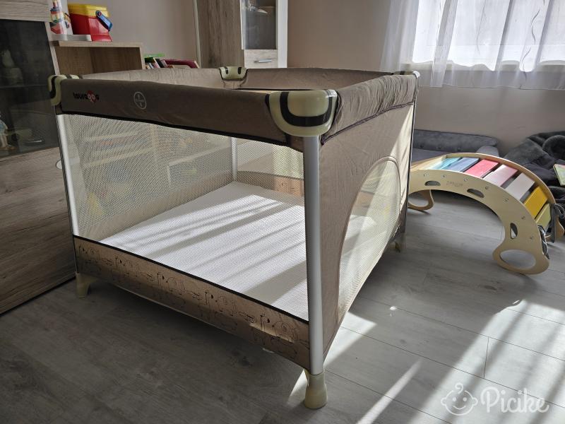 Touragoo utazó járóka matraccal 90x90 cm