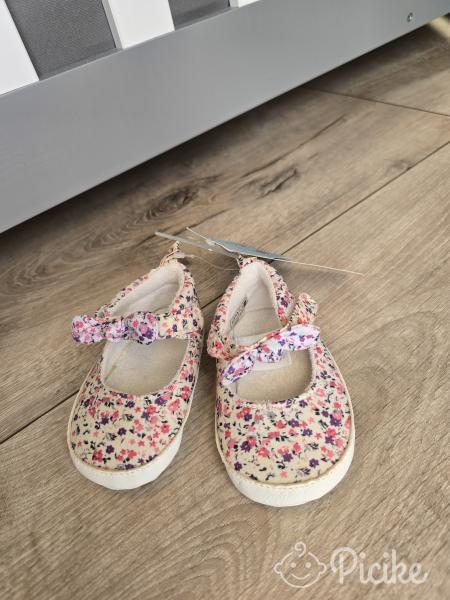 Tavaszi kocsicipő 19/20