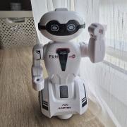 Táncoló zenélő robot