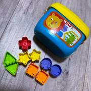 Fisher price Forma- és színfelismerő játék kisgyermekeknek